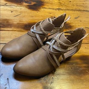 Daisy Fuentes Ankle Boot 11 New without tags